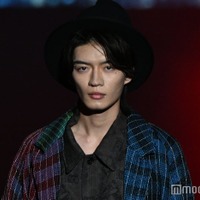 原因は自分にある。杢代和人、目元にストーンキラリ ハット×ロングコート着こなす【TGCあいち・なごや2026】 画像