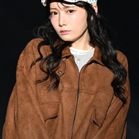 ≠ME鈴木瞳美、ブラウン×白コーデで美脚スラリ クールな表情に「いつもと雰囲気違う」「お人形さんみたい」の声【TGCあいち・なごや2026】 画像