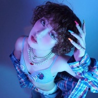 人気タレントの美人娘、渡辺直美の東京ドーム公演に出演していた ほっそりウエストの衣装姿も披露「びっくり」「才能すごい」の声 画像