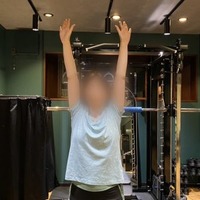 【半年で－６】四十肩でもラクにすっと腕が上がった！固くなったオバサン背中が美姿勢に「胸を開くストレッチ」【鬼軍曹ゆか様ダイエット】 画像