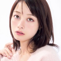 橋本環奈「美的」でピュアなツヤ肌＆美肩披露「ヤンドク！」主人公との共通点も明かす「私？と思う場面も多くて」 画像