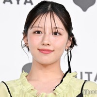 元日向坂46渡邉美穂、ショーパン姿の撮影オフショットに視線集中「可愛すぎる」「サンダルの養生テープが現場感満載」 画像
