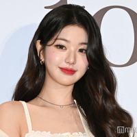 IVEウォニョン、網タイツで圧巻美脚コーデ披露「脚長すぎてびっくり」「異次元の美しさ」の声 画像