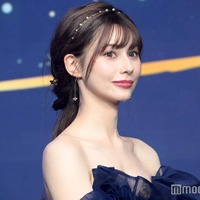 ダレノガレ明美、ミニスカ×透け感タイツで圧巻美スタイル披露「ウエストの細さにびっくり」と注目集まる 画像
