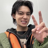 佐野勇斗、インスタフォロワー200万人突破！笑顔のピースSHOTに反響「すごすぎっ」「かっこいー！」 画像