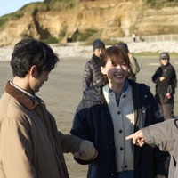 綾瀬はるか「良一（妻夫木聡）としゃべっていると自然と涙が出ちゃう」『人はなぜラブレターを書くのか』感涙シーン＆メイキングカット公開 画像