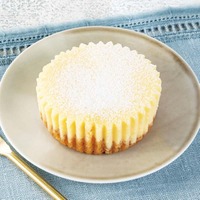 セブン、“1か月で200万個売れ”人気スイーツがレモン香る春味に「とろ生食感チーズケーキ さわやか仕立て」登場 画像