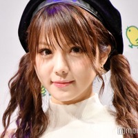 1児の母・田中れいな、抜群プロポーション際立つミニスカ×オフショル姿「スタイル抜群」「可愛すぎるママ」の声 画像