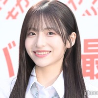 AKB48メンバー、美脚＆ウエストのぞくミニスカ全身ショットに反響「頭身バランス完璧」「ギャルっぽさが最高」 画像