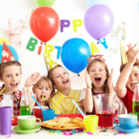 アメリカで…子どもの誕生日会に招待されたら⇒会場に“超有名キャラ”が突然登場！？驚きの演出に「ここで会えるなんて」 画像