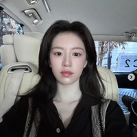 「この恋、通訳できますか？」コ・ユンジョン、ミニ丈スーツで美脚披露「圧倒的な美貌」「スタイル抜群」の声 画像