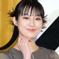 恒松祐里、ミニスカ×ブーツで美脚際立つ「スタイル抜群」「ツインテールが新鮮」の声 画像