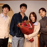 竹内涼真・井上真央ら「再会」同級生が笑顔でクランクアップ 絶句の展開にも「僕ら4人っぽい」 画像