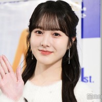 本田紗来、パーカー×ミニ丈から美脚スラリ「理想のスタイル」「ピンクのエクステも似合ってる」と反響 画像