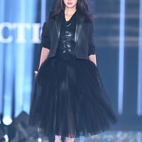 池田エライザ、シースルースカートから美脚スラリ「目を奪われた」「圧巻のスタイル」と反響続々【TGC2026 S/S】 画像