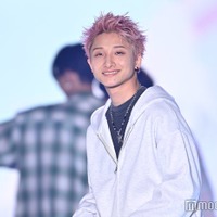 BUDDiiS高尾楓弥、もーりーとグータッチでランウェイ引き継ぐ サングラス外しにキュン【TGC2026 S/S】 画像