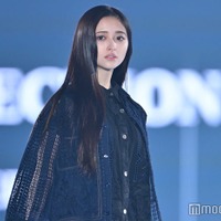 乃木坂46井上和「TGC」初登場でオーラ放出 ストレートヘアなびかせる【TGC2026 S/S】 画像