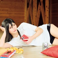 「オオカミちゃんくん」高鶴桃羽、人気漫画「妹は知っている」コラボグラビアで“三木美貴”完全再現 美ボディ披露 画像