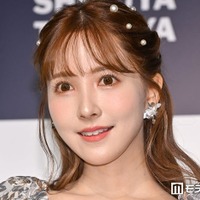 三上悠亜、美肩見せコーデの台湾街中ショット公開「可愛いにもほどがある」「透明感すごい」と反響 画像