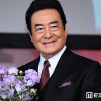 高橋英樹「結婚52周年です」妻顔出しの記念日デートショット＆金婚式の写真公開「笑顔がそっくり」「毎年お祝いしてて素敵」と反響 画像