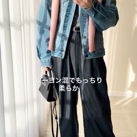 ピンクニットの肩掛けワザで春らしく。大人のデニムジャケットスタイル【40代の毎日コーデ】 画像