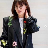 アンジェラ・アキ「ハーフであることが嫌でたまらなかった」幼少期公開「可愛らしい」「面影ある」と反響 画像