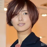 藤井萩花、美脚際立つミニスカスタイル「脚のラインが美しい」「憧れの体型」の声 画像