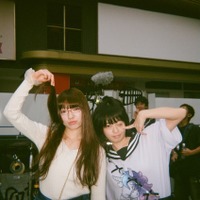 『炎上』森七菜＆アオイヤマダ、信頼伝わる2ショットほか“役を生きた”写真解禁 「強烈と言わざるを得ない」ポン・ジュノ監督も激賞 画像