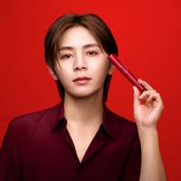 Hey! Say! JUMP山田涼介「メイベリン」新CMで大人の魅力漂う 情熱的な眼差しが新曲「Gravity Love」とシンクロ 画像