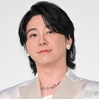 ミセス大森元貴、突然の赤髪ビジュ投稿にファン驚き「懐かしい」「美しすぎて心臓止まる」 画像
