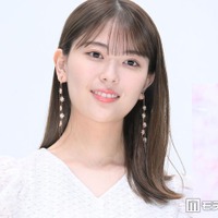 乃木坂46岩本蓮加、ディズニーランド満喫ショットに反響「姿勢面白すぎる」「暗がりでもわかるオーラ」 画像
