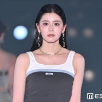 超ときめき宣伝部・坂井仁香、素肌輝くタンクトップ姿 前髪上げクールオーラ放つ【関コレ2026S/S】 画像