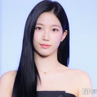 LE SSERAFIMカズハ、ミニ丈黒ドレスで圧巻の脚線美披露 “カメラ映え”意識のメイク術明かす 画像