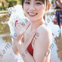 乃木坂46川崎桜、美肌輝く水遊びショット 1st写真集封入ポストカード第6弾公開【エチュード】 画像