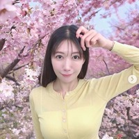 美人気象予報士、肩出しタイトトップスで美ボディライン際立つ「色っぽい」「理想」と反響 画像