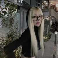 「月曜から夜ふかし」多田さん、青髪に電撃イメチェン＆タトゥー公開で絶賛の声「美人が際立つ」「かっこいい」 画像