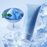 F ORGANICS、スクラブが泡立ってウォッシュへ変化する新感覚の冷感2in1ボディウォッシュ発売 画像