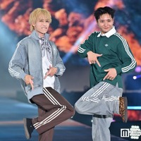 OWV中川勝就＆浦野秀太、ランウェイ登場でラインパンツアピール 仲良くポーズ披露【ガルアワ2026SS】 画像