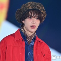 BUDDiiS小川史記、舌ペロ＆バーンで観客虜に ヒョウ柄ベレー帽の個性派スタイリング【ガルアワ2026SS】 画像