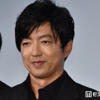 大沢たかお、ラーメン屋での笑顔ショット公開「色気がすごい」「腕の太さに目が行く」の声 画像