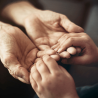 おもちゃを壊して泣く孫。「どうしたの？」70代祖母の“優しい伝え方”とは 画像