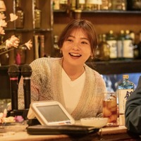 黒木華主演「銀河の一票」初回、“スナックのママ役”野呂佳代の演技に絶賛相次ぐ「ハマり役すぎる」「登場した瞬間から存在感がすごい」 画像