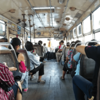 「降車ボタンが壊れてる！」タイの路線バスで遭遇した“斬新なアイディア”とは 画像