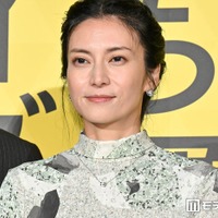 柴咲コウ、美背中際立つベアトップドレスでオーラ全開「まるで絵画のような美しさ」「上品で優雅」と反響 画像