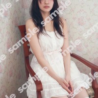 乃木坂46金川紗耶、純白ワンピで美しさ際立つ 本編未公開カット使用のW特典公開 画像