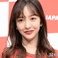 板野友美、ミニスカコーデで美脚スラリ「身体の半分が脚」「ずっと可愛い」と反響 画像
