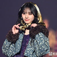 乃木坂46川崎桜、ミニスカ×ニーハイソックス衣装姿で美脚際立つ「透明感凄い」「スタイル良い」 画像