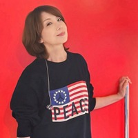伊藤蘭、ミニスカ×網タイツの華やか衣装で魅了「ずっと美しい」「永遠の憧れ」の声 画像