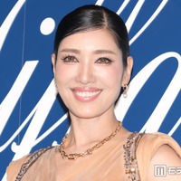 アンミカ、米国人夫と京都満月デート 神秘的な夫婦ショットに反響「いつまでもラブラブで最高」「美男美女で絵になる」 画像