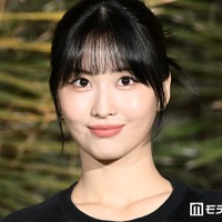 TWICEモモ、日本の人気歌手との密着プリクラ披露「2人とも目ぱっちりで可愛い」「貴重」と話題 画像